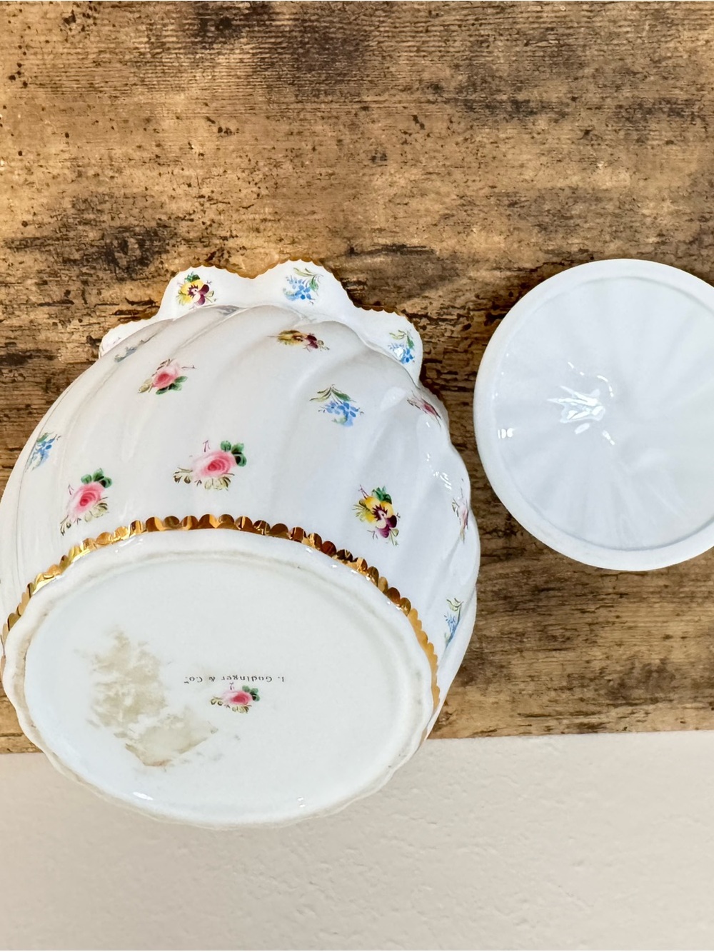 Porcelain Lidded Biscuit Jar Floral Gold Trim Heart Handle England - Picture 9 of 9